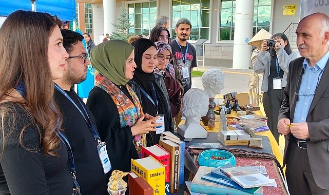 Atatürk Edebiyat'ta kızlar fark attı: İlk kez erkekleri geride bıraktılar