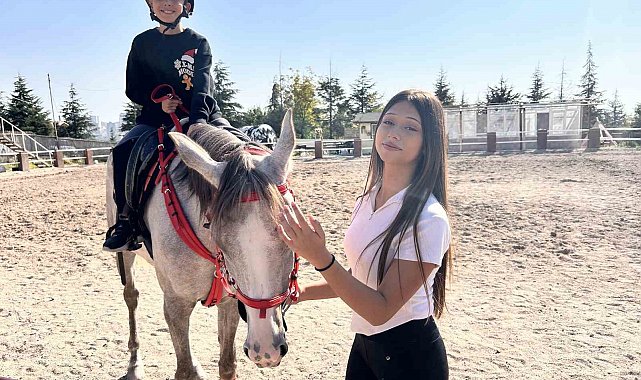 Atlarla vakit geçiren çocuklar teknolojiye mesafe koyuyor