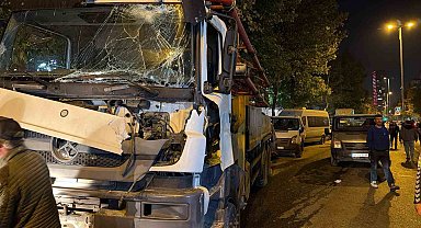 Avcılar'da el freni çekilmeyen beton pompası dehşet saçtı: 7 araç hasar aldı
