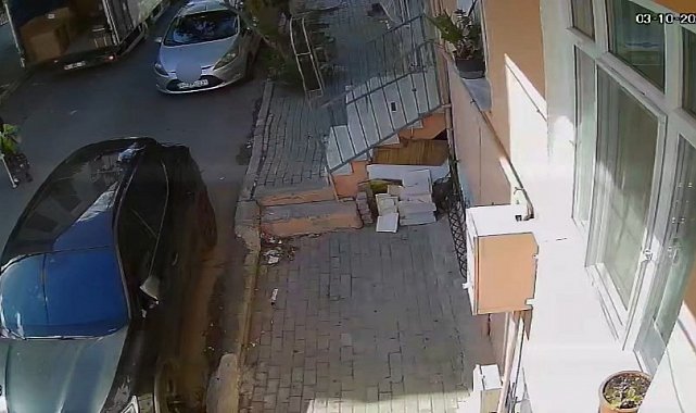 Avcılar'da feci kaza, kamyonetin altında kalan kadın hayatını kaybetti