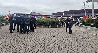 AVM'de silahı ateş alınca kendini vurdu