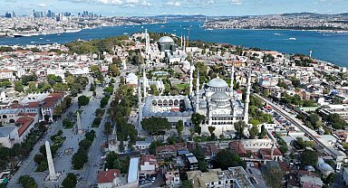 Ayasofya'nın Kubbesi gri brandalarla kapatıldı