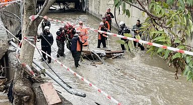 Ayazağa'da sel felaketi sonucu kaybolan 3 kişiyi arama kurtarma çalışmaları sürüyor