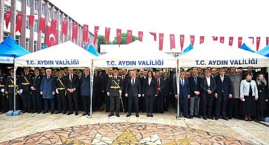 Aydın'da 29 Ekim kutlamaları çelenk sunumuyla başladı