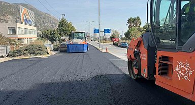 Aydın'ın 17 ilçesinde yol çalışmaları eş zamanlı sürüyor