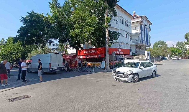 Aynı kavşakta yaşanan onlarca kaza mahalle sakinlerini isyan ettirdi