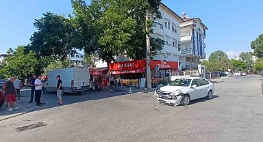 Aynı kavşakta yaşanan onlarca kaza mahalle sakinlerini isyan ettirdi