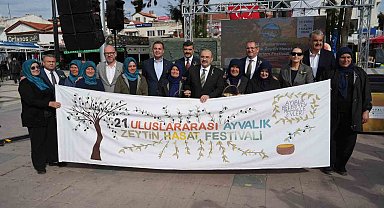 Ayvalık'ta 21. Uluslararası Zeytin Hasat ve Turizm Festivali coşkuyla başladı