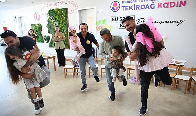 Baba-kız atölyesinde renkli görüntüler