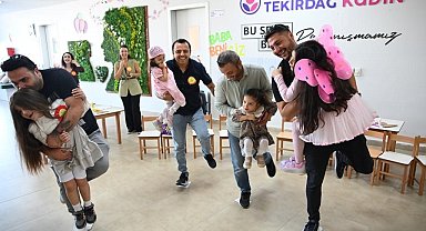 Baba-kız atölyesinde renkli görüntüler