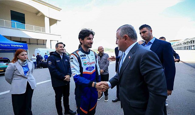 Bakan Bak, Formula 1 öncesi İstanbul Park'ta sürüş yaptı
