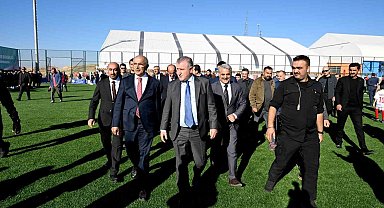 Bakan Bak'tan Melekbaba Spor Tesisi'ne tam not