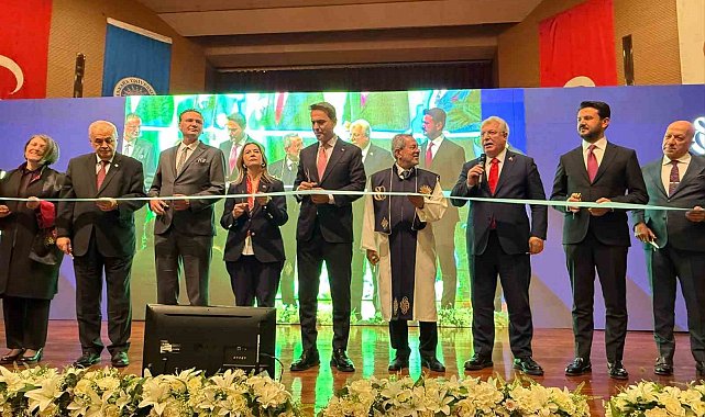 Bakan Bayraktar: "Dünyada enerji krizinin tam ortasındayız"