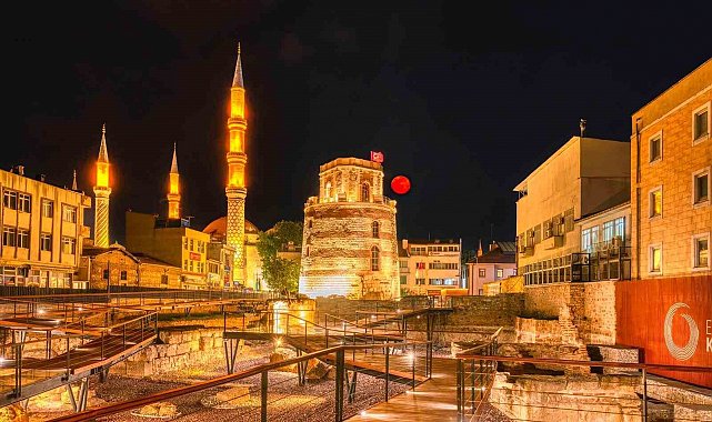 Bakan Ersoy, Edirne'nin tarihe açılan kulesini inceledi