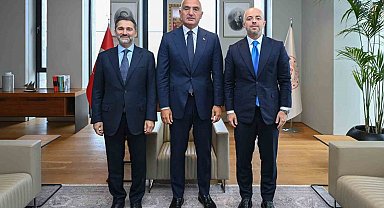 Bakan Ersoy ile THY Yönetim Kurulu Başkanı Şeker bir araya geldi
