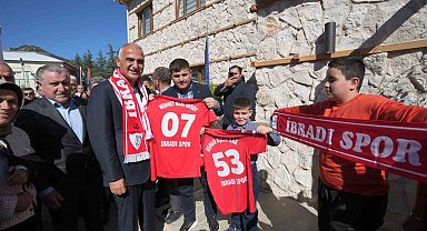 Bakan Ersoy memleketi İbradı'da 2 yeni eserin açılışını yaptı