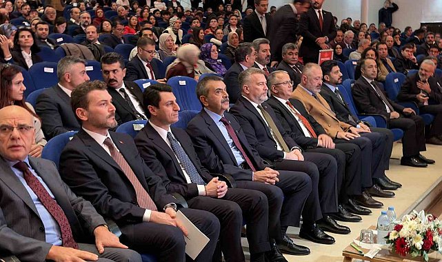 Bakan Tekin: "EBA'yı dünyanın en büyük eğitim içerik portallarından bir tanesi olmak üzere kurguladık"