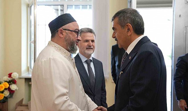 Bakan Tekin, Tiflis'te Gürcistan Müslümanları İdaresi'ni ziyaret etti