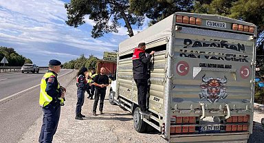 Balıkesir'de canlı hayvan nakillerine yönelik yol kontrolleri gerçekleştirildi