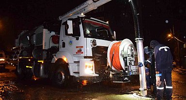 Balıkesir'de sağanak nedeniyle Büyükşehir Belediyesi ve BASKİ ekipleri 20 ilçede teyakkuzda