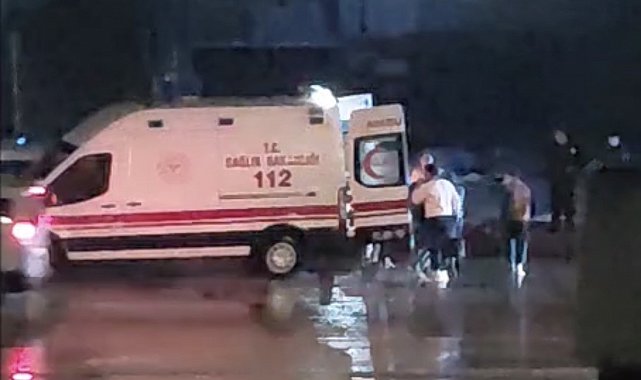 Bandırma'da kontrolden çıkan otomobil refüje çarpıp karşı şeride geçti: 1 yaralı