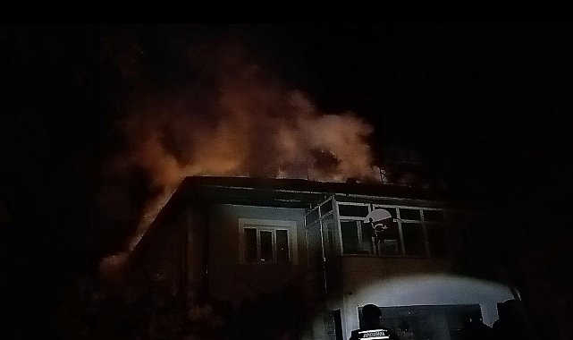 Banyo kazanından çıkan yangında ev kullanılamaz hale geldi