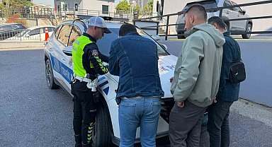 Başakşehir'de trafikte saldırı amacıyla araçtan inen 2 sürücüye 360 bin lira ceza