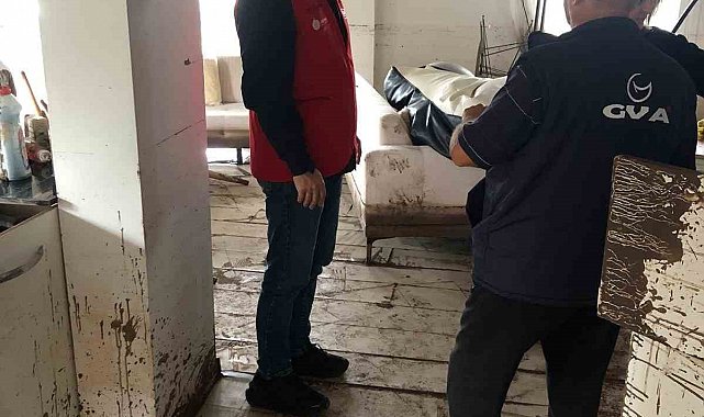 Başiskele'de selden etkilenen ailelere destek ziyareti