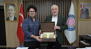 Başkan Başdeğirmen'in tanıtım desteği Isparta gülünü Çin'e taşıdı