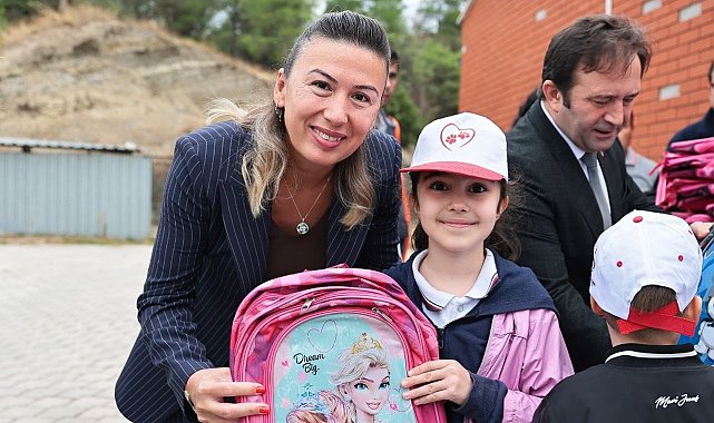 Başkan Çavuşoğlu, çocuklarla birlikte can dostların merkezini gezdi