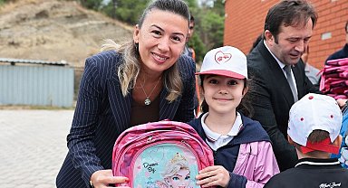Başkan Çavuşoğlu, çocuklarla birlikte can dostların merkezini gezdi