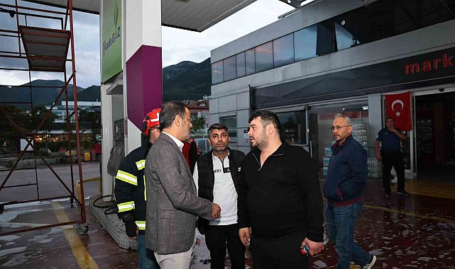 Başkan Çavuşoğlu yangının ardından işletme sahipleri ve çalışanları ziyaret etti