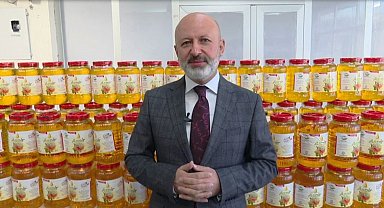 Başkan Çolakbayrakdar'ın ekimini ve hasadını yaptığı aspir yağı, vatandaşlara ücretsiz olarak dağıtılıyor