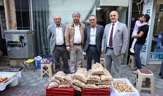 Başkan Kaya, İncirliova Köylü Pazarı'nda esnaf ve vatandaşlarla buluştu