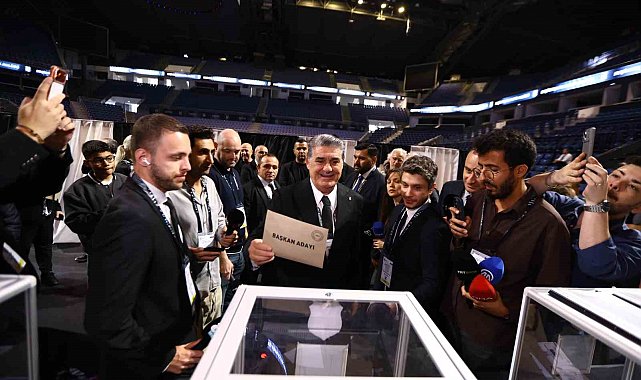 Başkan Serdal Adalı, oyunu kullandı