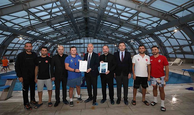 Başkan Taban İnegöl Belediyespor'un yüzme sporcularıyla buluştu