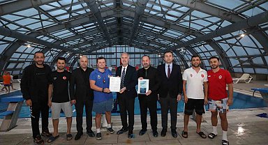 Başkan Taban İnegöl Belediyespor'un yüzme sporcularıyla buluştu