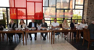 Başkan Tetik, yemekte muhtarlarla bir araya geldi