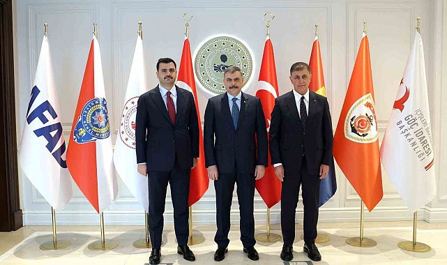 Başkan Tugay'dan İzmir için Ankara'da üst düzey temaslar