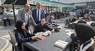 Başkan ve öğrencilerden kitap okuma seferberliği