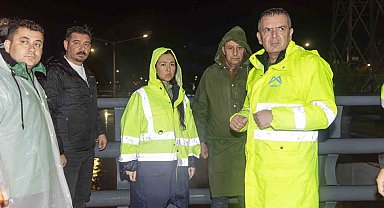 Başkan Vekili Genç, aşırı yağıştan etkilenen mahallelerde incelemelerde bulundu