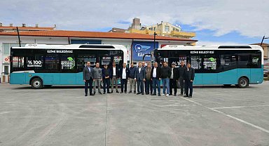 Başkan Yüksel, elektrikli otobüsleri tanıtmak için direksiyon başına geçti