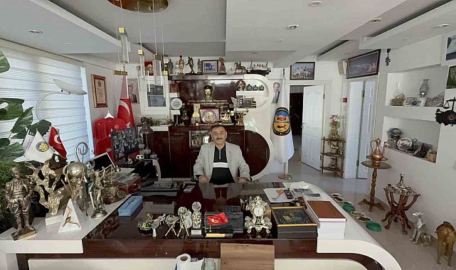 Başkanın makam odası antikacı dükkanını aratmıyor