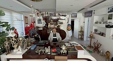 Başkanın makam odası antikacı dükkanını aratmıyor