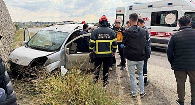 Batman'da araç duvara çarptı: 2 yaralı