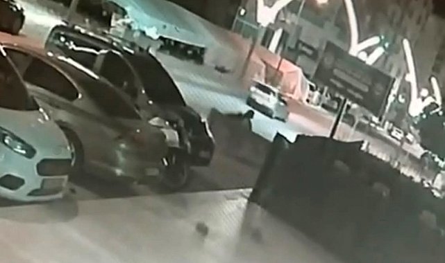 Batman'da evine giden kadına kapkaç kamerada