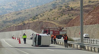 Batman'da sürücü, takla atan otomobilden burnu bile kanamadan çıktı