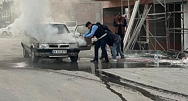 Battalgazi'de yangın çıkan araca zabıta ekipleri müdahale etti