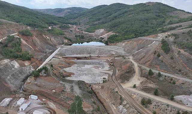 Bayburt Petekli Göleti'nde gövde dolgu çalışmaları sürüyor