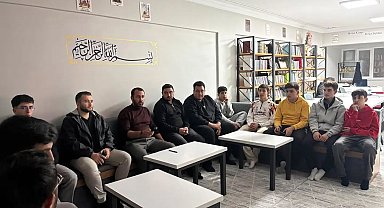 Bayburt'ta gençler Aliya İzzetbegoviç'i andı